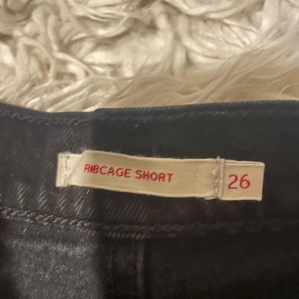 Black Levi high rise shorts - Picture 3 of 4